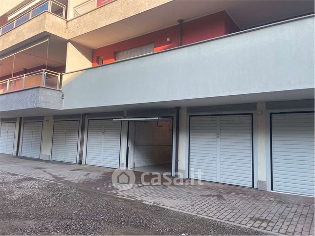 Garage/posto auto in residenziale in Via Italia 42