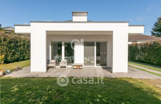 Villa in residenziale in Via Novara 37