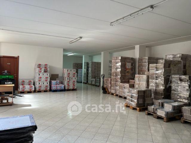 Negozio/locale commerciale in commerciale in 
