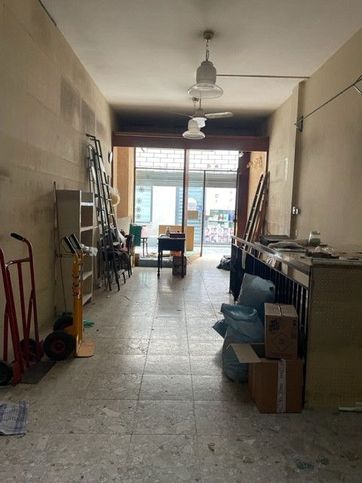 Attività/licenza (con o senza mura) in commerciale in Borgo Basinio Basini 1