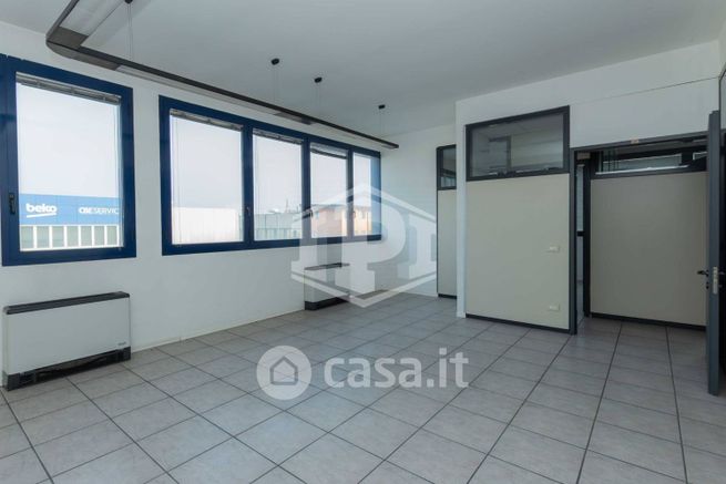 Ufficio in commerciale in Via PanÃ 
