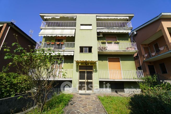 Casa bi/trifamiliare in residenziale in Via Monte Rosa 35