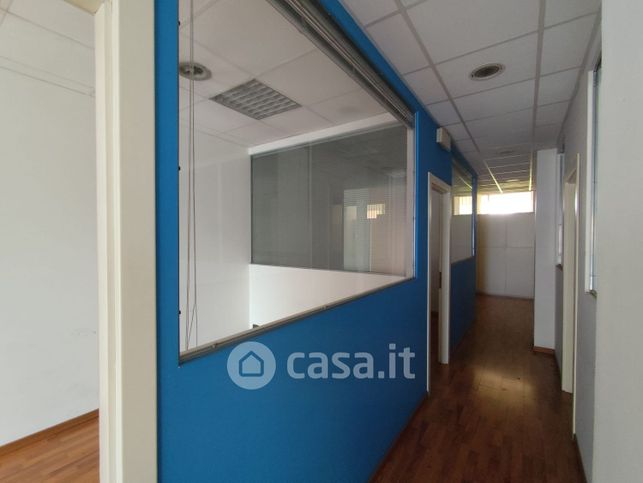 Ufficio in commerciale in Via IV Novembre