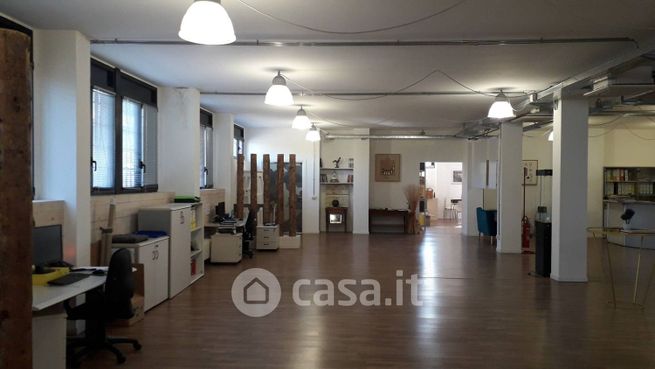 Ufficio in commerciale in Via Archimede