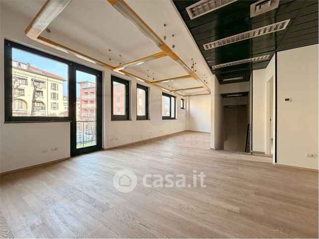 Ufficio in commerciale in Via Camillo Benso Conte di Cavour 18