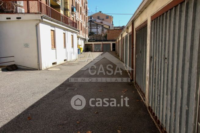 Garage/posto auto in residenziale in Via Cesare Battisti 29