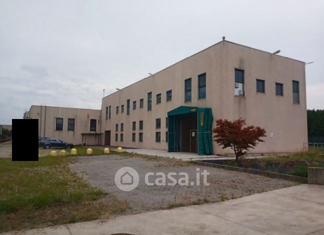 Capannone in commerciale in Via San Fiorano 66