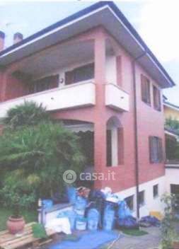 Villetta a schiera in residenziale in Via della Santa 8