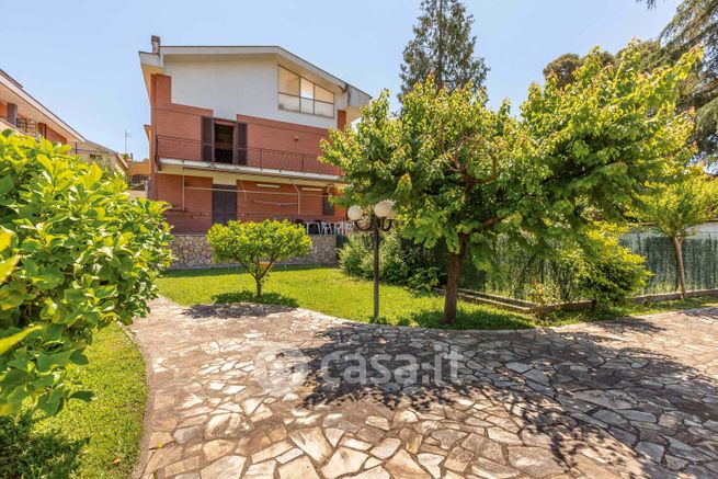 Appartamento in residenziale in Via Lagonegro 33