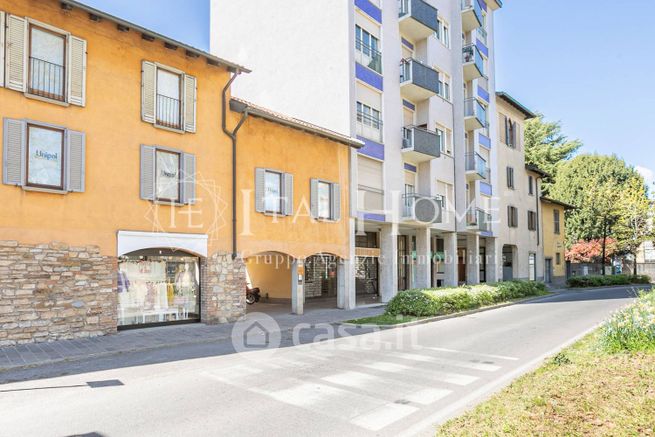 Ufficio in commerciale in Via Carlo Alberto 7