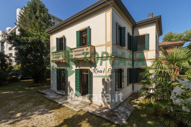 Villa in residenziale in Via Guglielmo Marconi