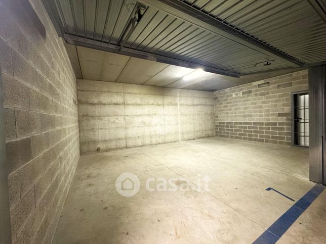 Box/posto auto in residenziale in Corso Bra 18 d