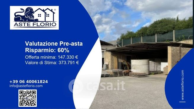 Capannone in commerciale in Strada Minturnae 103