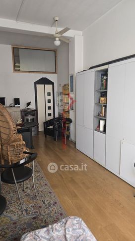 Ufficio in commerciale in 