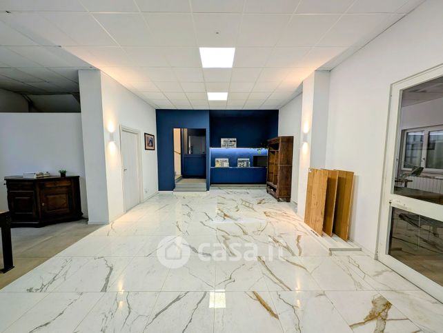 Ufficio in commerciale in Via Nicomede Bianchi 32