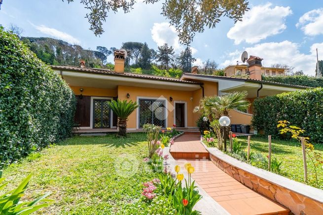 Appartamento in residenziale in Via di Fontana Vecchia 18