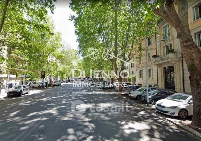 Attivitã /licenza (con o senza mura) in commerciale in Viale Romania