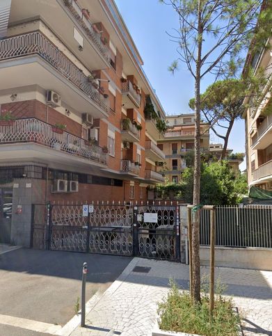 Garage/posto auto in residenziale in Viale Appio Claudio 227