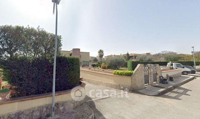 Box/posto auto in residenziale in Via Massafra 69