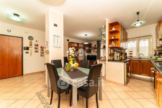 Appartamento in residenziale in Via Olevano 102