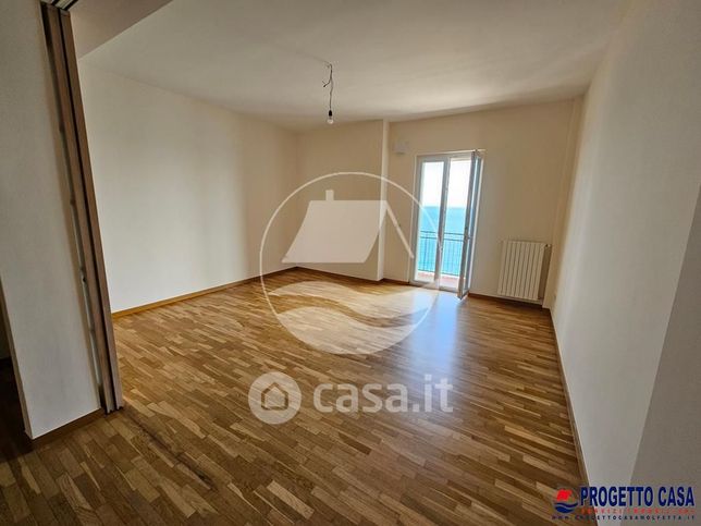 Appartamento in residenziale in Via Verni