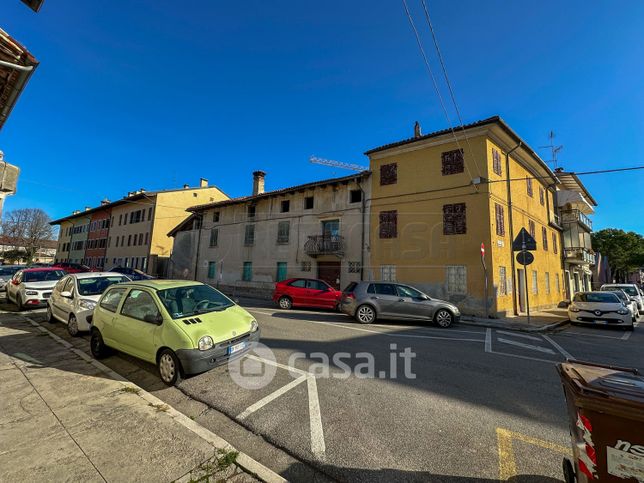 Casa bi/trifamiliare in residenziale in Contrada Donato 35