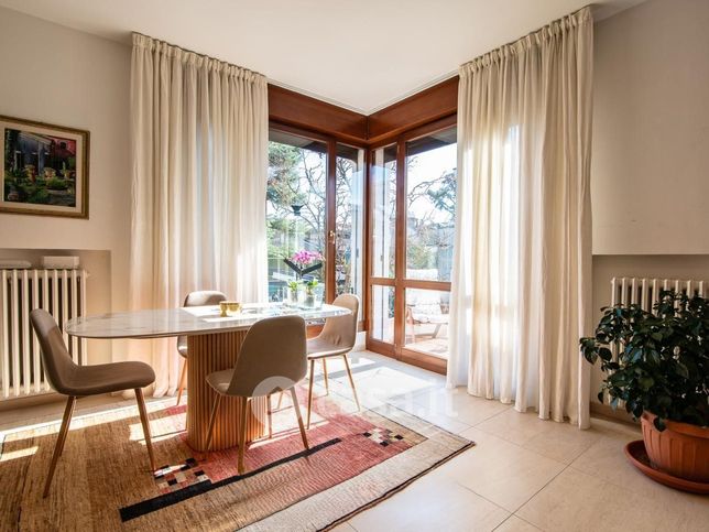 Casa bi/trifamiliare in residenziale in Via Monte Pertica
