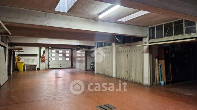 Box/posto auto in residenziale in Via Martiri della Libertà 38