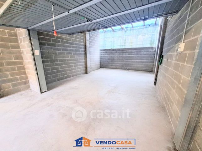 Box/posto auto in residenziale in Via Monte Pasubio