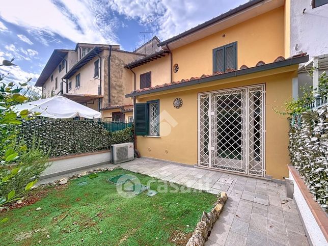 Casa bi/trifamiliare in residenziale in Via San Michele degli Scalzi 85