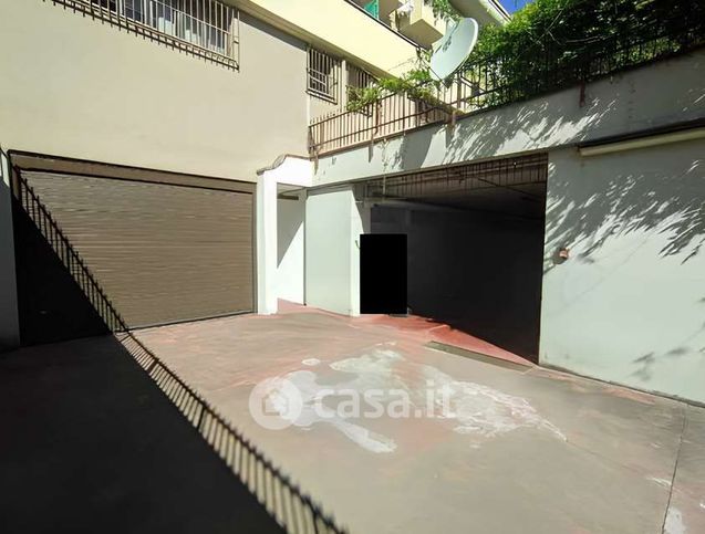 Box/posto auto in residenziale in Via Giosue Carducci
