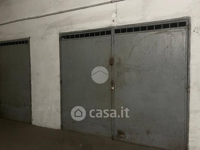 Garage/posto auto in residenziale in Viale Abramo Lincoln 137