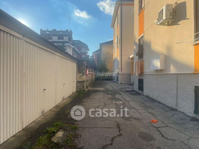 Garage/posto auto in residenziale in Via Toscana 9