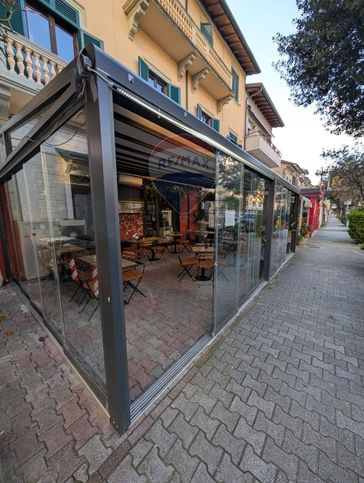 Attività/licenza (con o senza mura) in commerciale in Viale Cristoforo Colombo 28