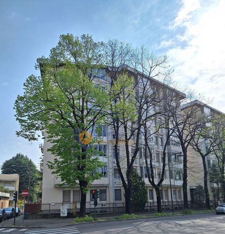 Ufficio in commerciale in Viale Luigi Cadorna 13