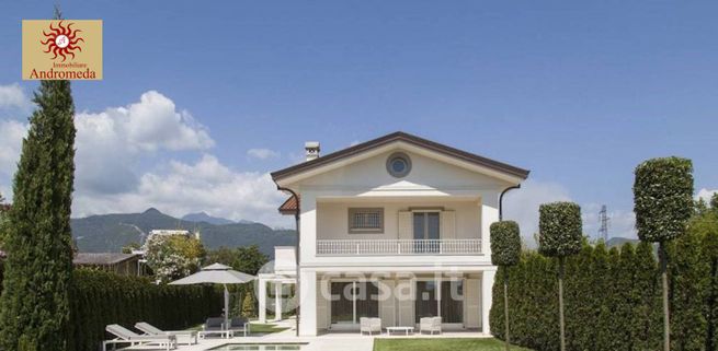 Villa in residenziale in Via Francesco Carrara