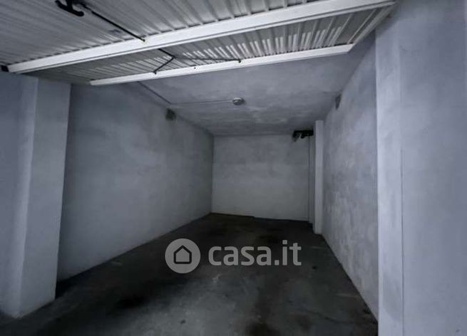 Box/posto auto in residenziale in Via Penarol de Montevideo