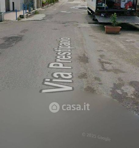 Negozio/locale commerciale in commerciale in Via Vespri Siciliani