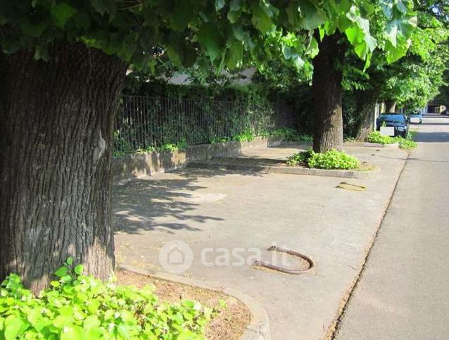 Garage/posto auto in residenziale in Viale Rejna