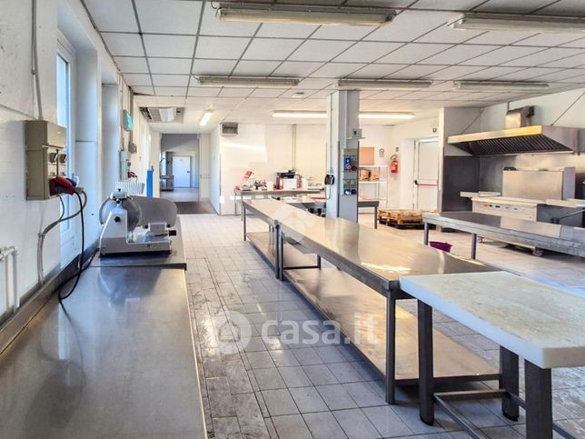 Capannone in commerciale in Via XXI Aprile 80