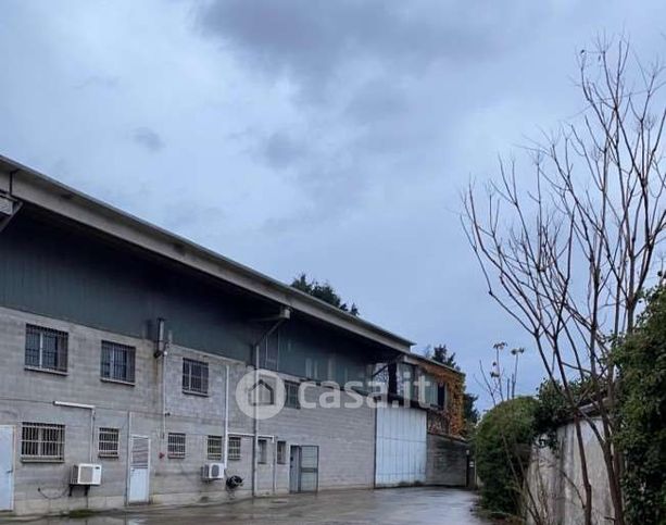 Capannone in commerciale in Via Dante Alighieri 9