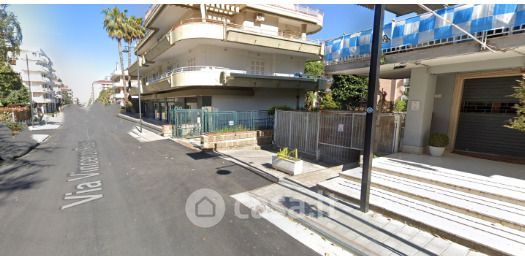 Negozio/locale commerciale in commerciale in Via Vincenzo Russo 125