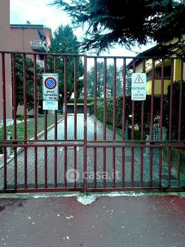 Box/posto auto in residenziale in Via Giuseppe Ungaretti 9