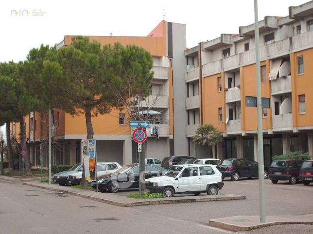 Ufficio in commerciale in Via della Liberazione 47