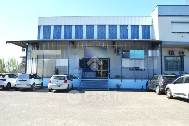 Capannone in commerciale in Via San Greca 61