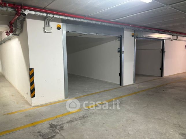 Garage/posto auto in residenziale in Via Raffaele Cantarella 1