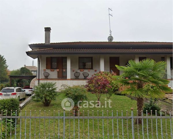 Casa bi/trifamiliare in residenziale in Via Torcelle 16