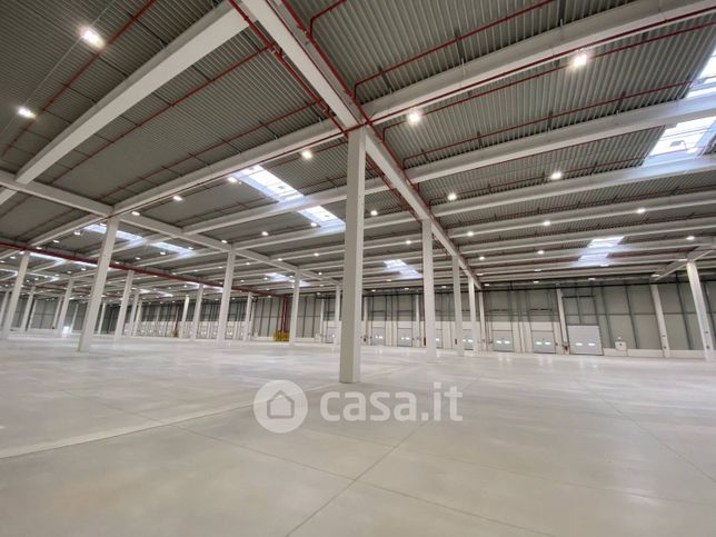 Capannone in commerciale in Autostrada Torino - Piacenza - Brescia