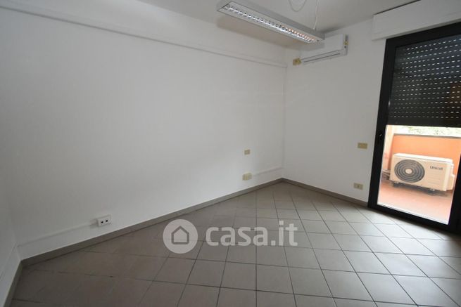 Ufficio in commerciale in Via G. B. Barsuglia