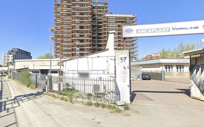 Box/posto auto in residenziale in Via Emilio de Marchi 37